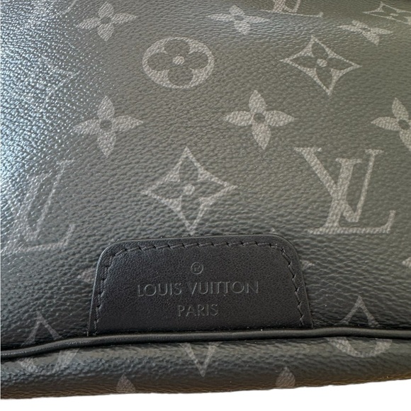 Louis Vuitton Monogram Eclipse Discovery Bumbag - Picture 5 of 11